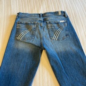 Seven for all mankind dojo light wash jeans in a size 28